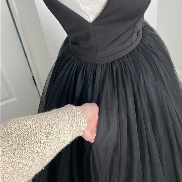 Mac Duggal Plunge Neck, Low Back Full Skirt Black Evening Gown - Picture 9 of 13